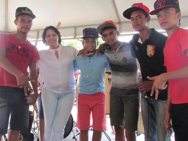 Prefeito Edílson Capote e primeira-dama Edneida Fortes realizaram festa para Mães - Imagem 3