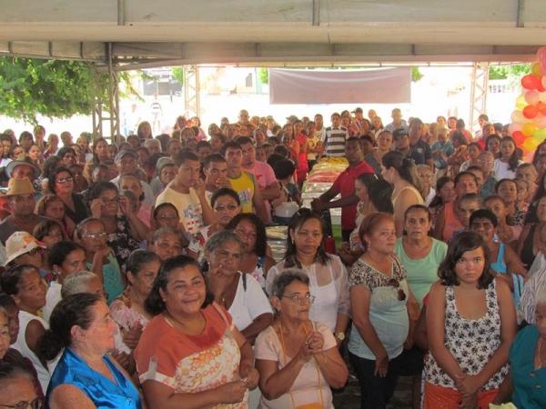 Prefeito Edílson Capote e primeira-dama Edneida Fortes realizaram festa para Mães - Imagem 39