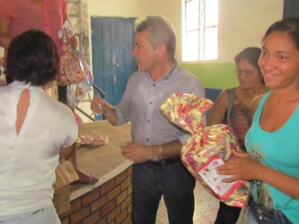 Prefeito Edílson Capote e primeira-dama Edneida Fortes realizaram festa para Mães - Imagem 15