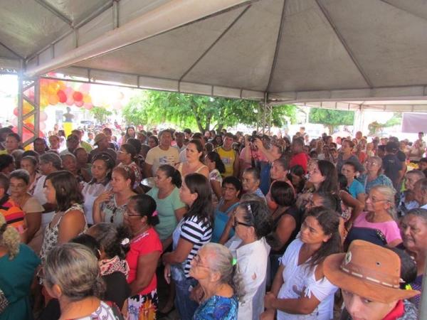 Prefeito Edílson Capote e primeira-dama Edneida Fortes realizaram festa para Mães - Imagem 47