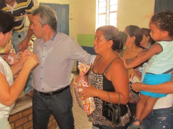 Prefeito Edílson Capote e primeira-dama Edneida Fortes realizaram festa para Mães - Imagem 17