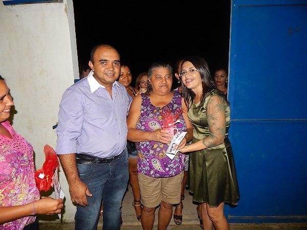 Prefeito e primeira dama recepcionam Mães para a festa  - Imagem 1