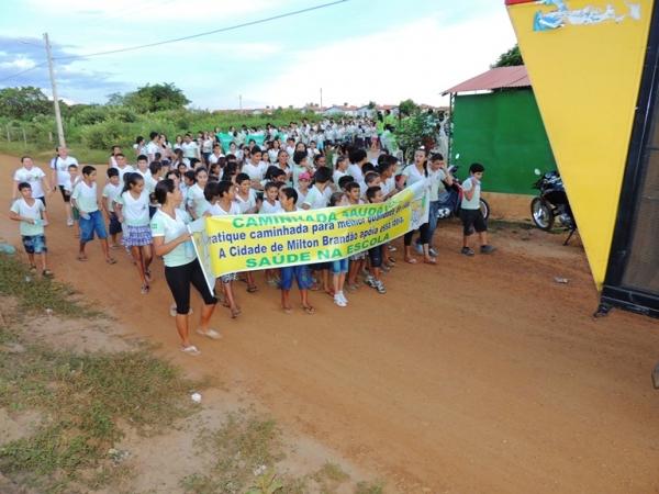 Programa Saúde na Escola - PSE realiza caminhada com alunos - Imagem 30