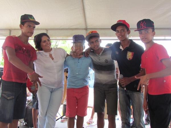 Prefeito Edílson Capote e primeira-dama Edneida Fortes realizaram festa para Mães - Imagem 4