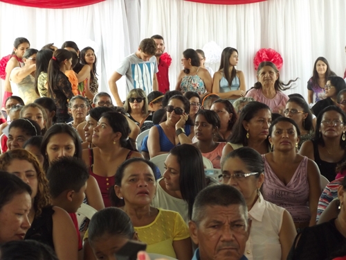 Prefeita Paula Araujo homenageou as mães brasileirenses com uma bela festa - Imagem 71