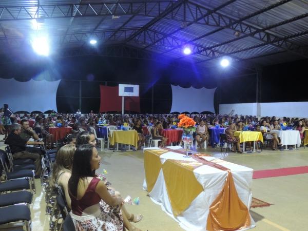 A prefeitura de Barra D’Alcântara em parceria com a Secretaria de Educação promoveu uma festa em comemoração ao dia das mães. - Imagem 38