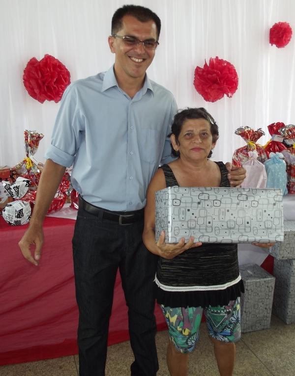 Prefeita Paula Araujo homenageou as mães brasileirenses com uma bela festa - Imagem 7