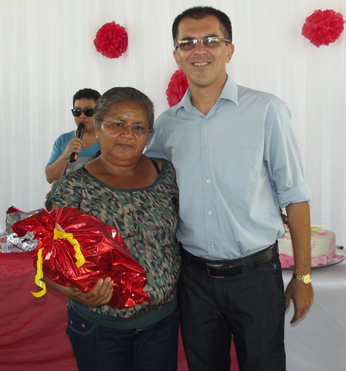 Prefeita Paula Araujo homenageou as mães brasileirenses com uma bela festa - Imagem 35