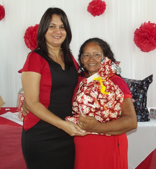 Prefeita Paula Araujo homenageou as mães brasileirenses com uma bela festa - Imagem 37