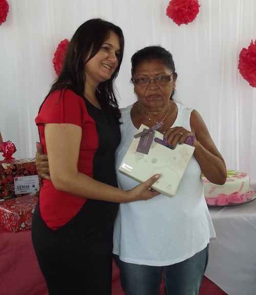 Prefeita Paula Araujo homenageou as mães brasileirenses com uma bela festa - Imagem 107