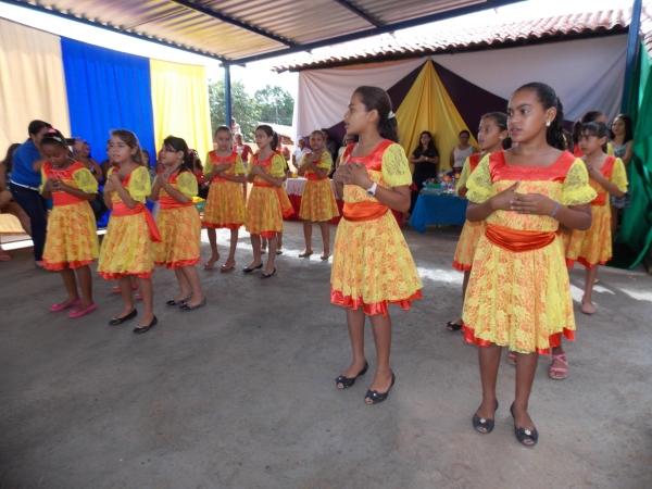 Escola Adelaide Magalhães realiza café da Manhã em homenagem as Mães - Imagem 13