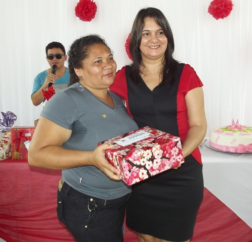 Prefeita Paula Araujo homenageou as mães brasileirenses com uma bela festa - Imagem 2