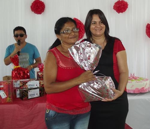 Prefeita Paula Araujo homenageou as mães brasileirenses com uma bela festa - Imagem 6