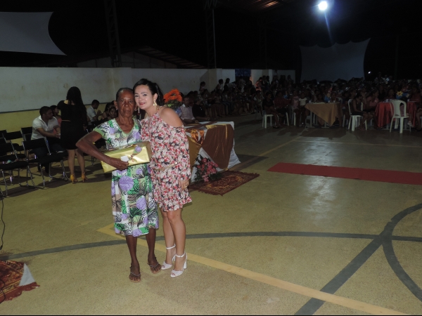 A prefeitura de Barra D’Alcântara em parceria com a Secretaria de Educação promoveu uma festa em comemoração ao dia das mães. - Imagem 26