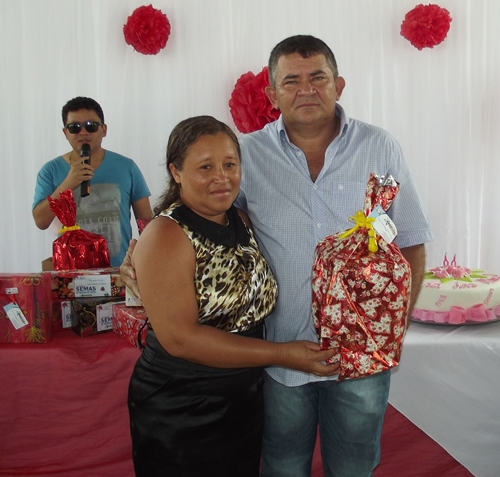 Prefeita Paula Araujo homenageou as mães brasileirenses com uma bela festa - Imagem 103