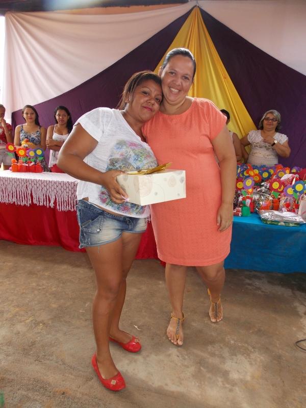 Escola Adelaide Magalhães realiza café da Manhã em homenagem as Mães - Imagem 23
