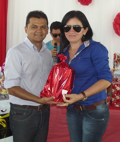 Prefeita Paula Araujo homenageou as mães brasileirenses com uma bela festa - Imagem 106