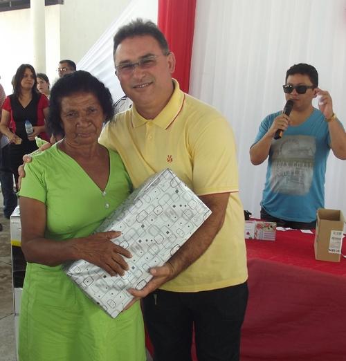 Prefeita Paula Araujo homenageou as mães brasileirenses com uma bela festa - Imagem 34