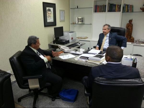 Prefeito Zé Resende visita gabinetes dos parlamentares piauiense em busca de recursos para Boa Hora  - Imagem 2