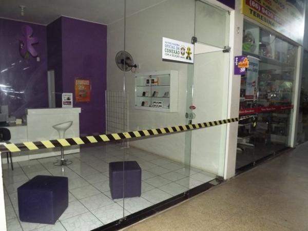 Bando arromba lotérica e foge com carro de empresário - Imagem 5