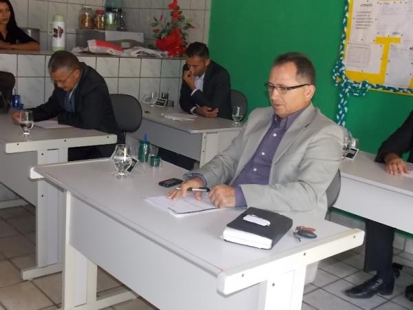 Prefeita Gadocha prestigia  reunião da Câmara de vereadores em Canavieira  - Imagem 11