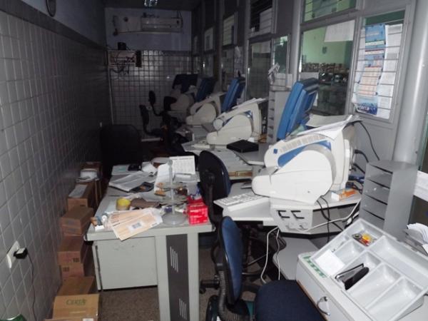 Bando arromba lotérica e foge com carro de empresário - Imagem 2