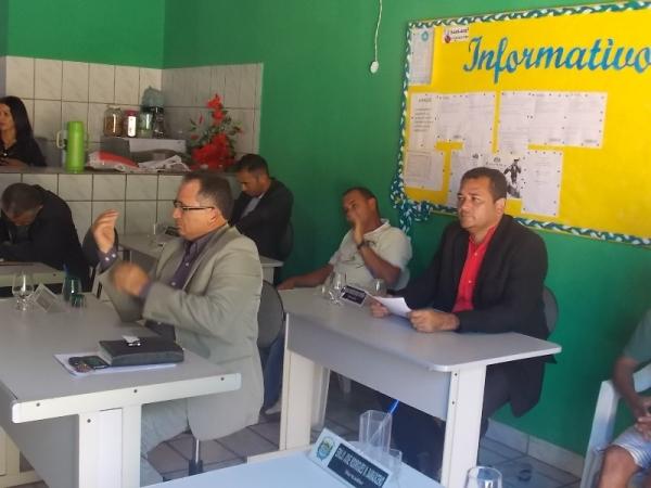 Prefeita Gadocha prestigia  reunião da Câmara de vereadores em Canavieira  - Imagem 5