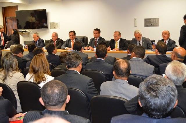 Prefeito de Cocal participa de XVII Marcha dos Prefeitos em Brasília