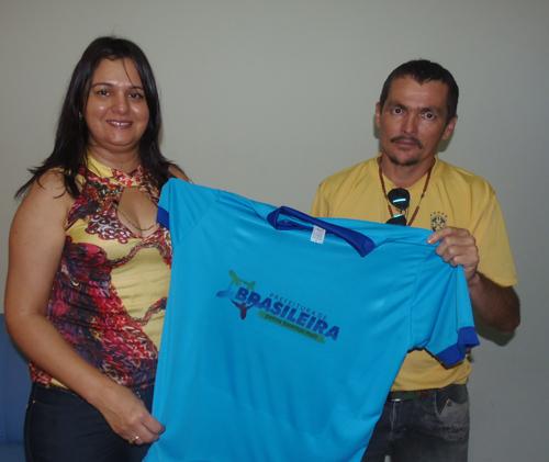 Secretaria de Esportes faz doação de equipe para time de futebol