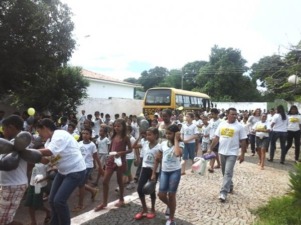 Caminhada reúne sociedade contra exploração sexual a crianças e adolescentes - Imagem 13