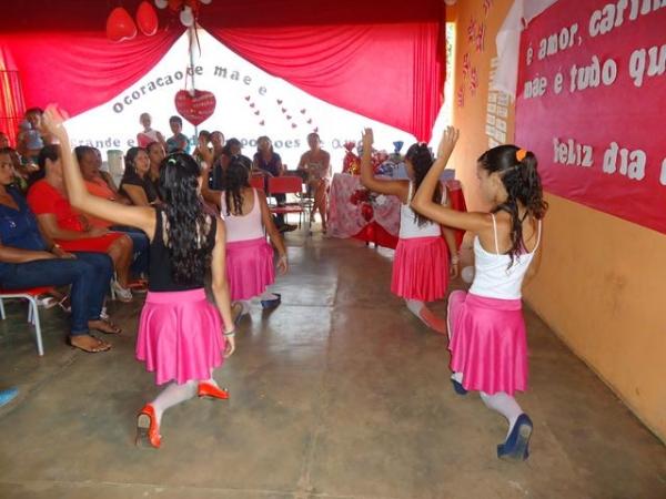 Escola Municipal 13 de Maio Homenageou as Mães pela passagem de seu Dia - Imagem 19