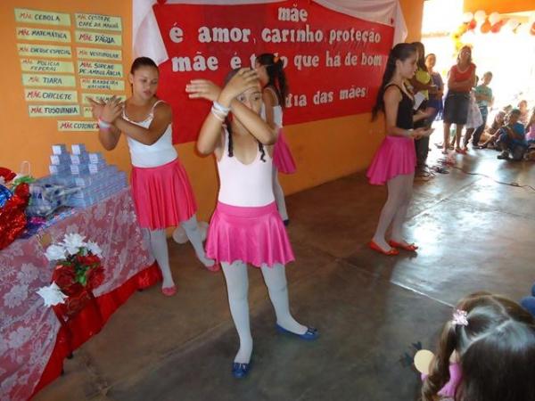 Escola Municipal 13 de Maio Homenageou as Mães pela passagem de seu Dia - Imagem 16