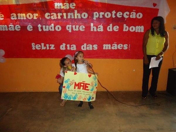 Escola Municipal 13 de Maio Homenageou as Mães pela passagem de seu Dia - Imagem 45