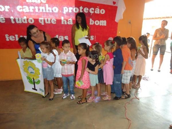 Escola Municipal 13 de Maio Homenageou as Mães pela passagem de seu Dia - Imagem 38