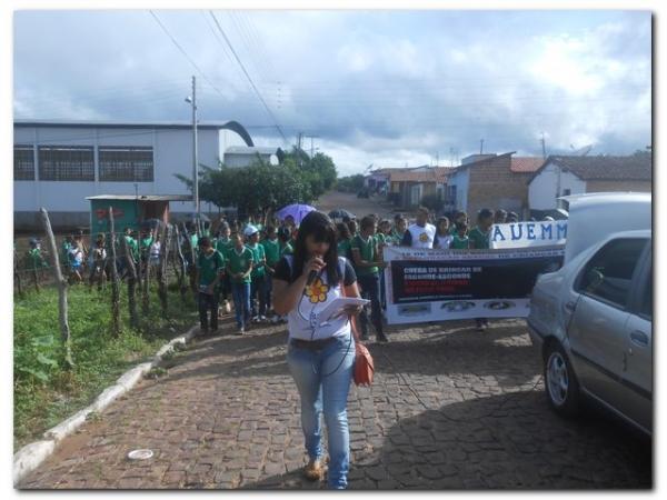 Caminhada em Prol o dia 18 de Maio, dia de Combate ao Abuso e a Exploração Sexual de Crianças e Adolescentes - Imagem 8