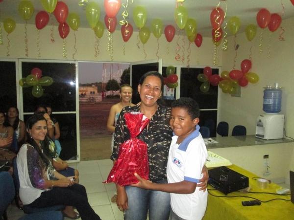 A secretaria de Saúde realizou nessa sexta homenagem as funcionárias que são mães - Imagem 2