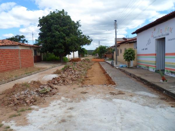  Prefeitura trabalha na recuperação de ruas em Valença 