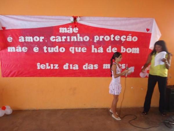 Escola Municipal 13 de Maio Homenageou as Mães pela passagem de seu Dia - Imagem 13