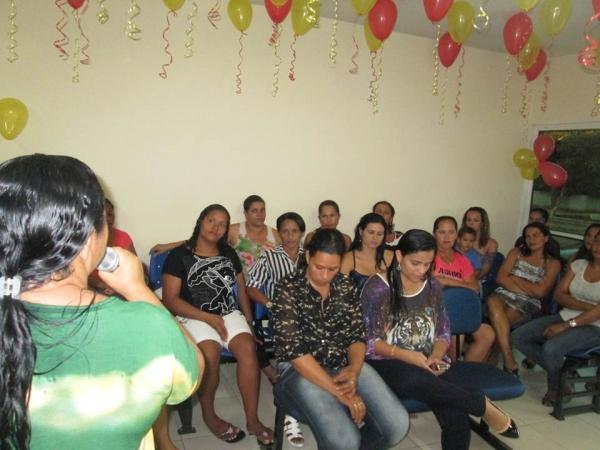 A secretaria de Saúde realizou nessa sexta homenagem as funcionárias que são mães - Imagem 24