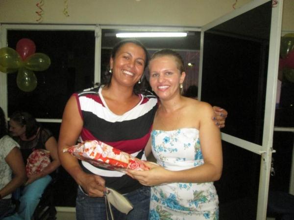 A secretaria de Saúde realizou nessa sexta homenagem as funcionárias que são mães - Imagem 11