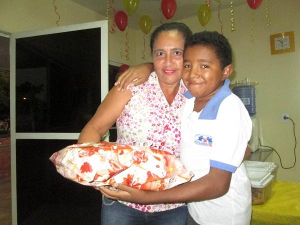 A secretaria de Saúde realizou nessa sexta homenagem as funcionárias que são mães - Imagem 28