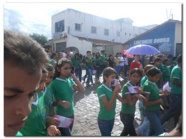 Caminhada em Prol o dia 18 de Maio, dia de Combate ao Abuso e a Exploração Sexual de Crianças e Adolescentes - Imagem 24