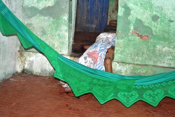 Homem é executado com cinco tiros dentro de sua própria casa