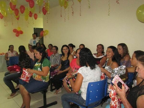 A secretaria de Saúde realizou nessa sexta homenagem as funcionárias que são mães - Imagem 16