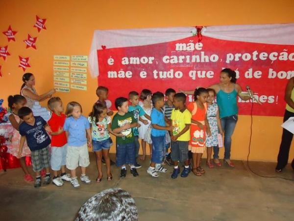 Escola Municipal 13 de Maio Homenageou as Mães pela passagem de seu Dia - Imagem 34