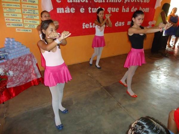 Escola Municipal 13 de Maio Homenageou as Mães pela passagem de seu Dia - Imagem 15
