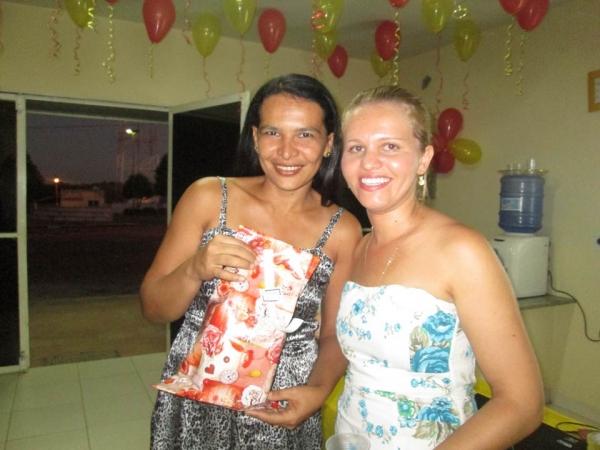 A secretaria de Saúde realizou nessa sexta homenagem as funcionárias que são mães - Imagem 12