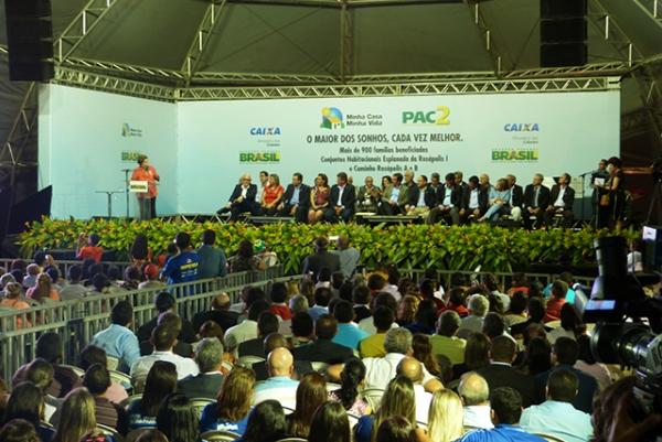 Prefeito de Cocal entrega oficio a Presidente Dilma durante solenidade em Parnaíba - Imagem 15