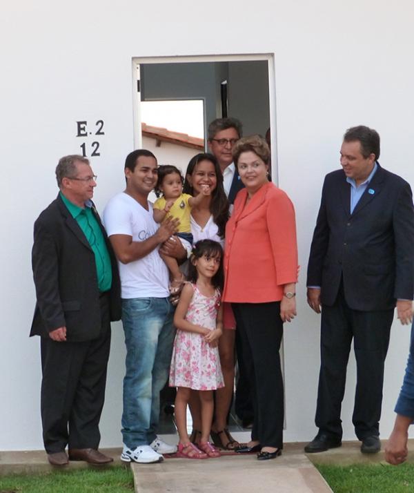 Prefeito de Cocal entrega oficio a Presidente Dilma durante solenidade em Parnaíba - Imagem 13