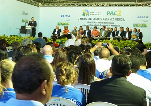 Prefeito de Cocal entrega oficio a Presidente Dilma durante solenidade em Parnaíba - Imagem 5